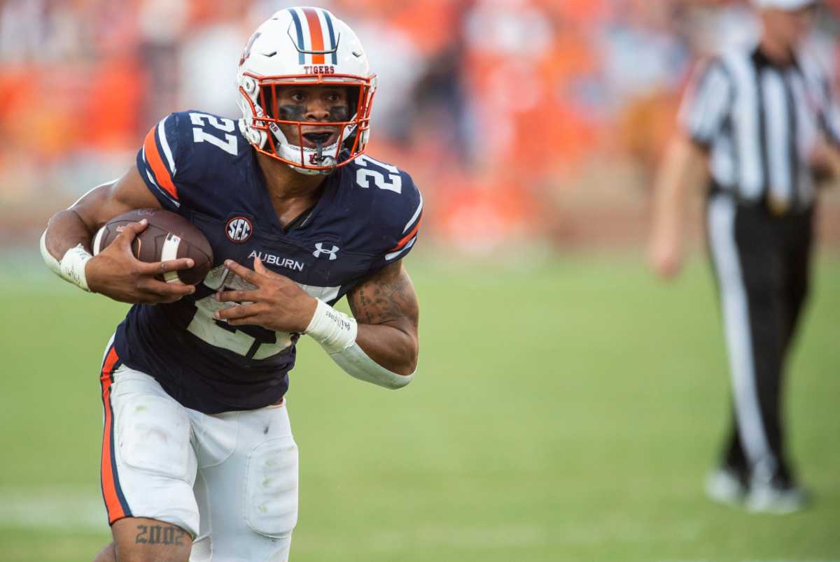 Auburn Tigers running back Jarquez Hunter (27) runs the ball as Auburn Tigers take on Penn State Nittany Lions at Jordan-Hare Stadium in Auburn, Ala., on Saturday, Sept. 17, 2022.